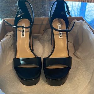 Brand new in box Arianna Steve Madden 6.5 black leather pumps